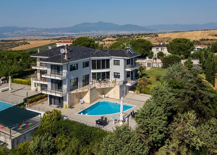 Etheria Luxe Villa Peraía