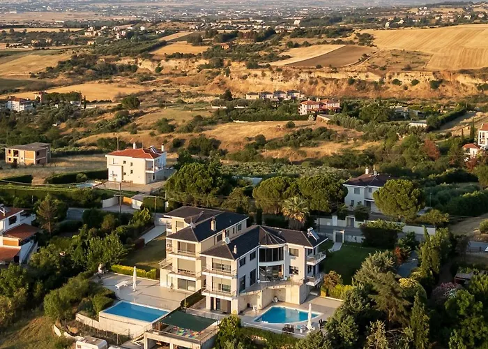 Etheria Luxe Villa Peraía